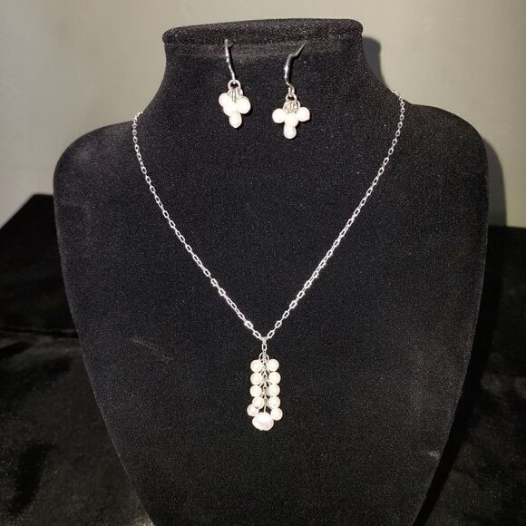 PEARL NECKLACE AND EARRING SET - Picture 4 of 13